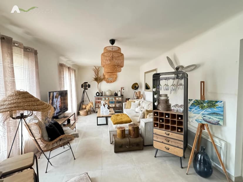 thumbnail of estate's photo