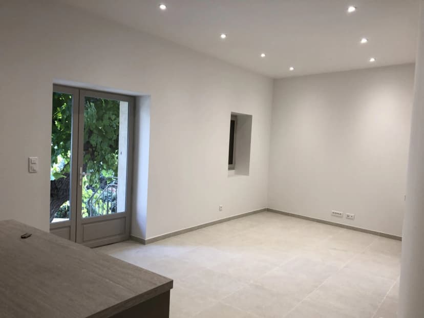 thumbnail of estate's photo