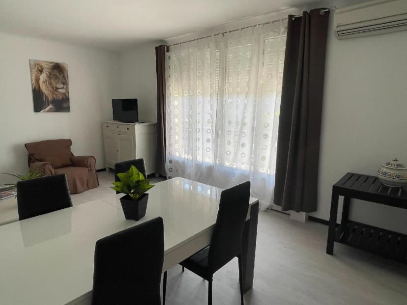 thumbnail of estate's photo