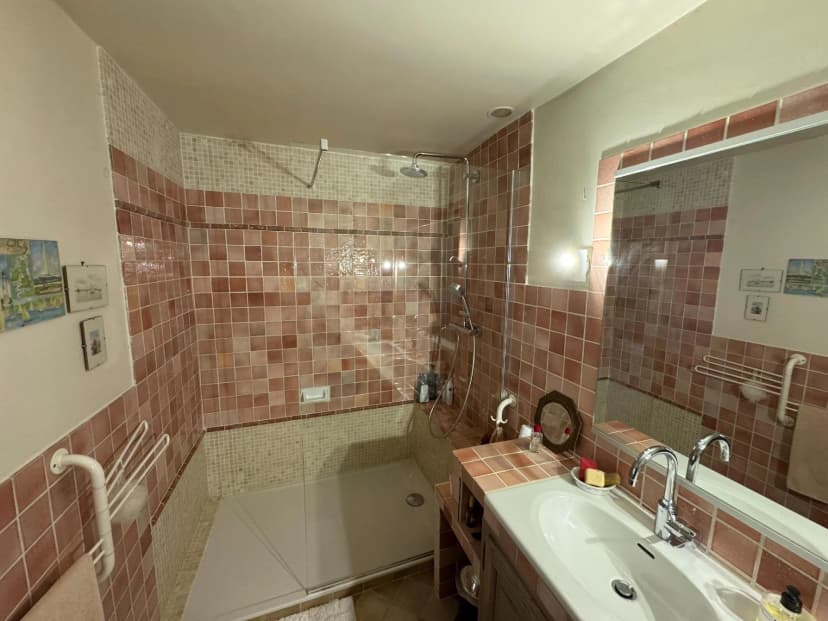 thumbnail of estate's photo