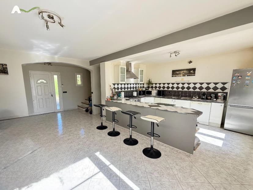 thumbnail of estate's photo