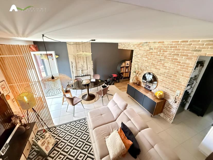 thumbnail of estate's photo