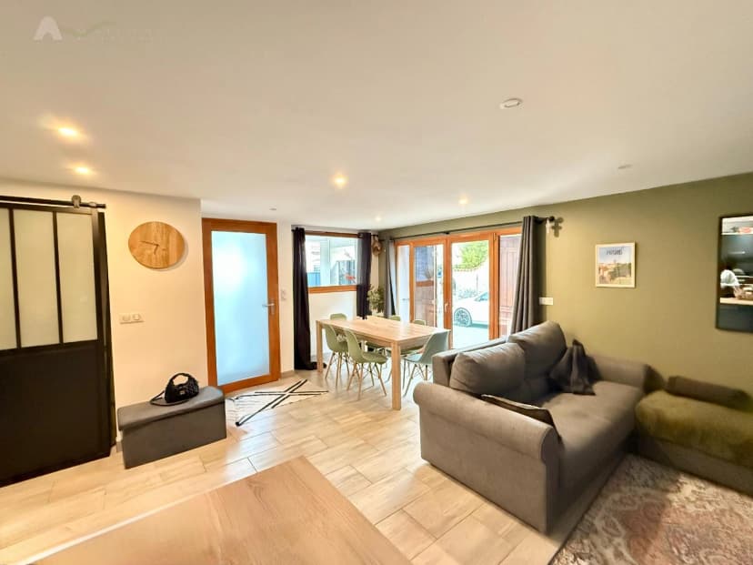 thumbnail of estate's photo