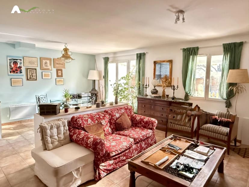 thumbnail of estate's photo