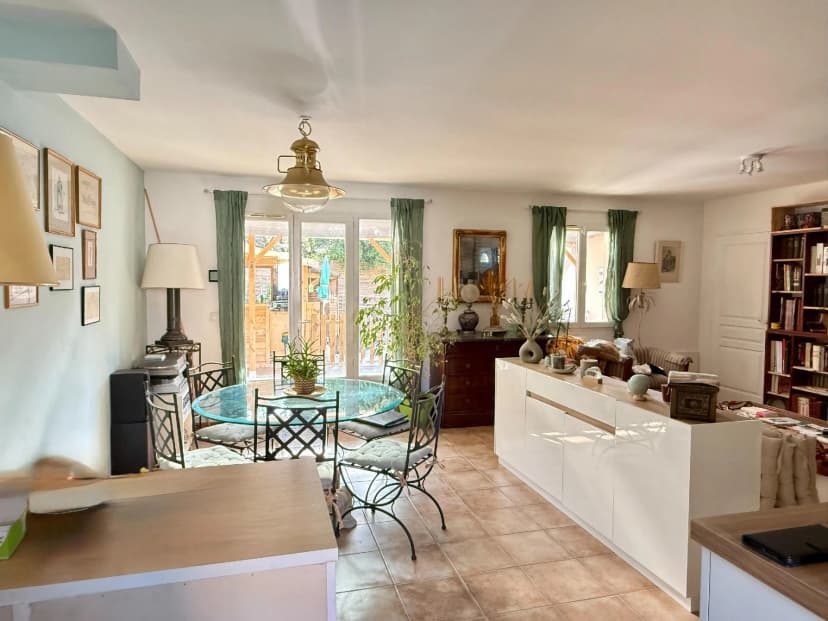 thumbnail of estate's photo