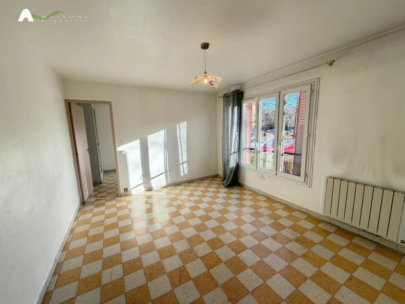 thumbnail of estate's photo