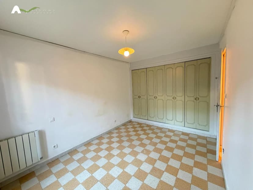 thumbnail of estate's photo