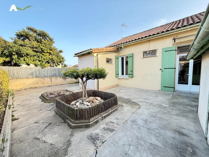 thumbnail of estate's photo