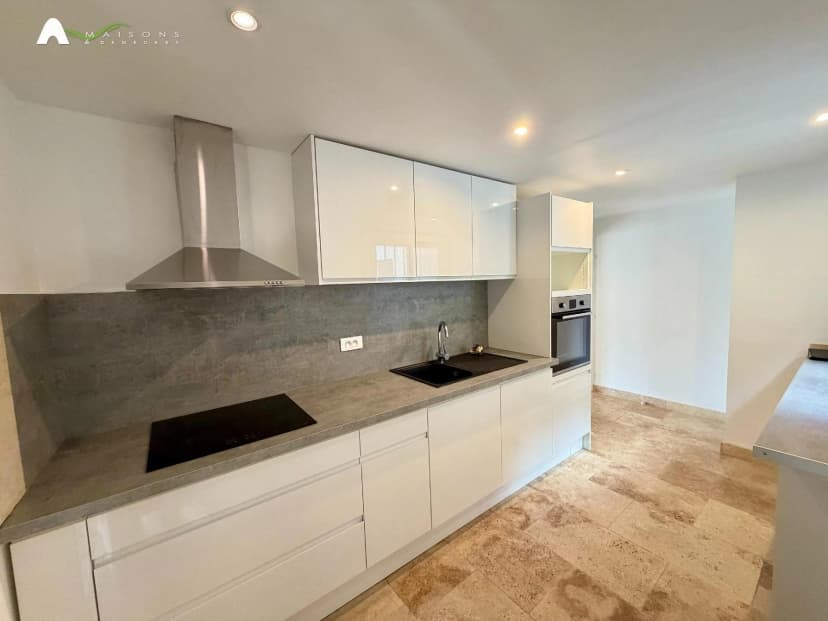 thumbnail of estate's photo