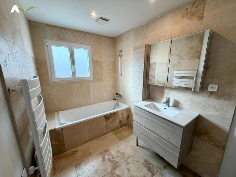 thumbnail of estate's photo