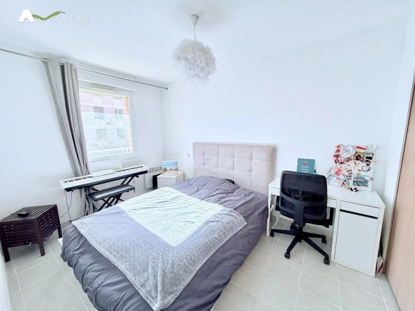 thumbnail of estate's photo