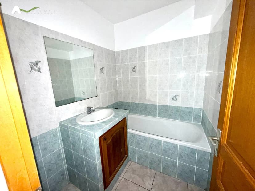 thumbnail of estate's photo